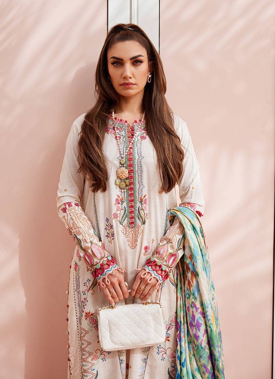 img_farah_talib_aziz_lawn_awwal_boutique