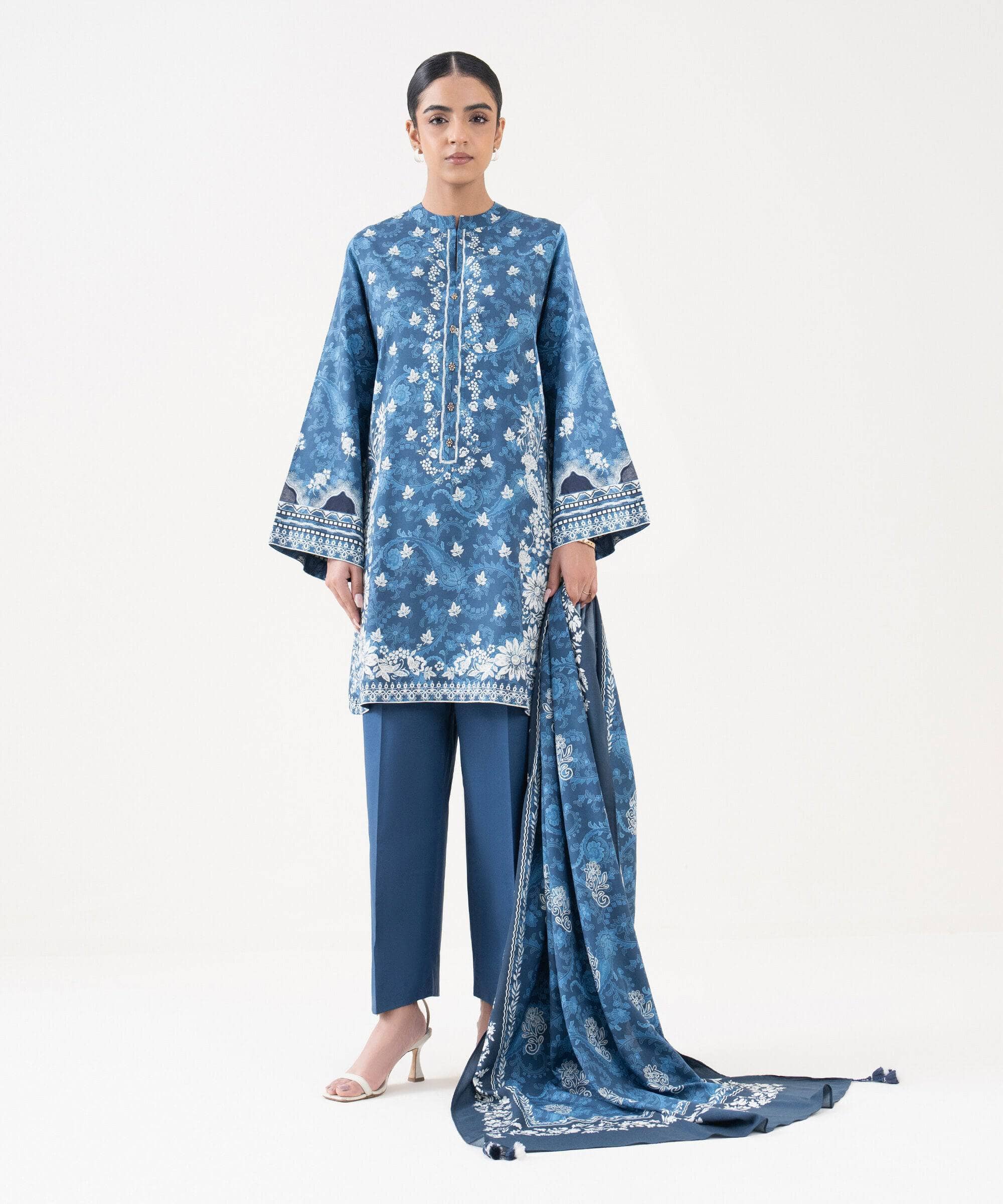 img_sapphire_pre_fall_collection_awwal_boutique