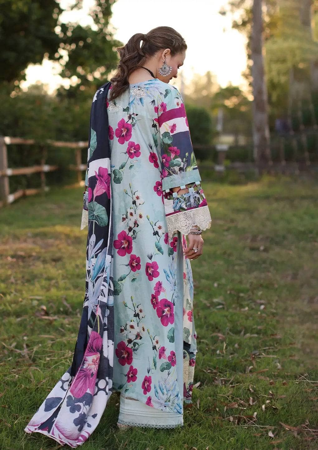 img_elaf_chikankari_awwal_boutique