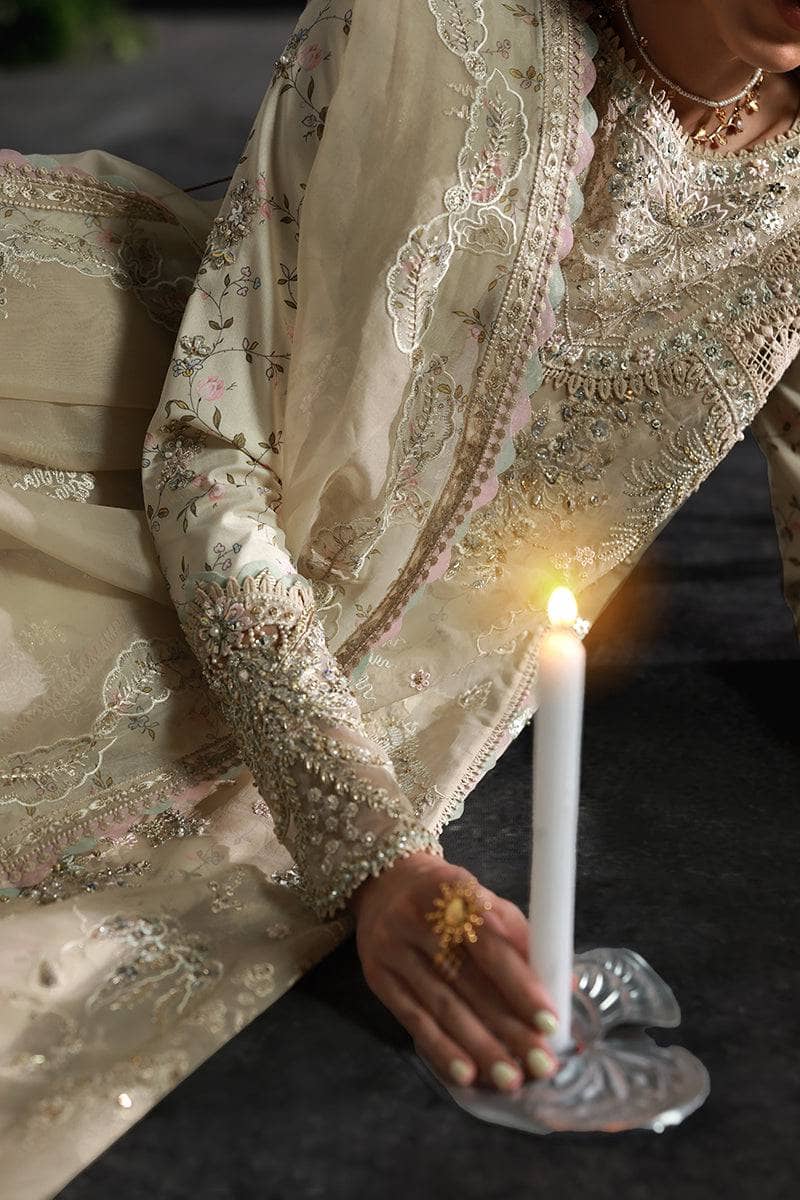 img_qalamkar_luxury_formals_awwal_boutique