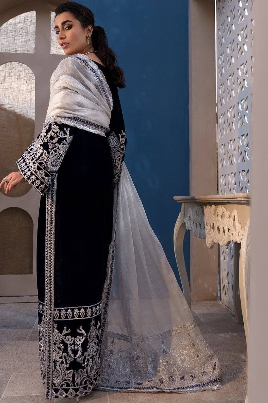 img_emaan_adeel_velvet_awwal_boutique