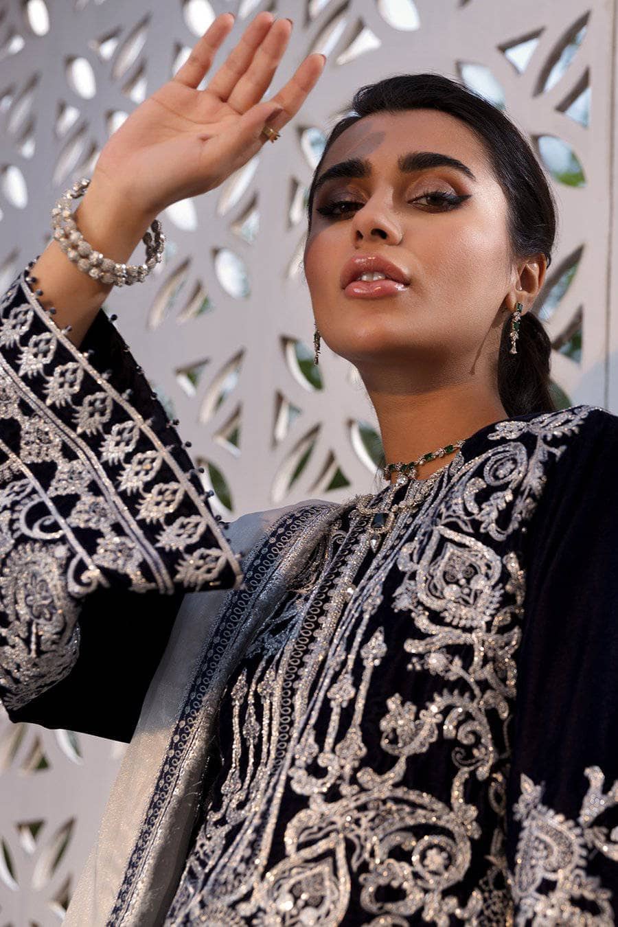 img_emaan_adeel_velvet_awwal_boutique