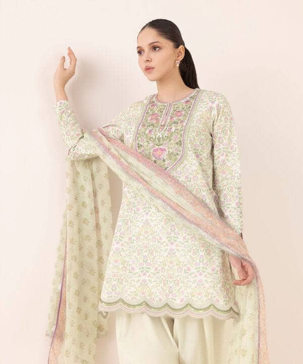 img_sapphire_intermix_lawn_awwal_boutiue