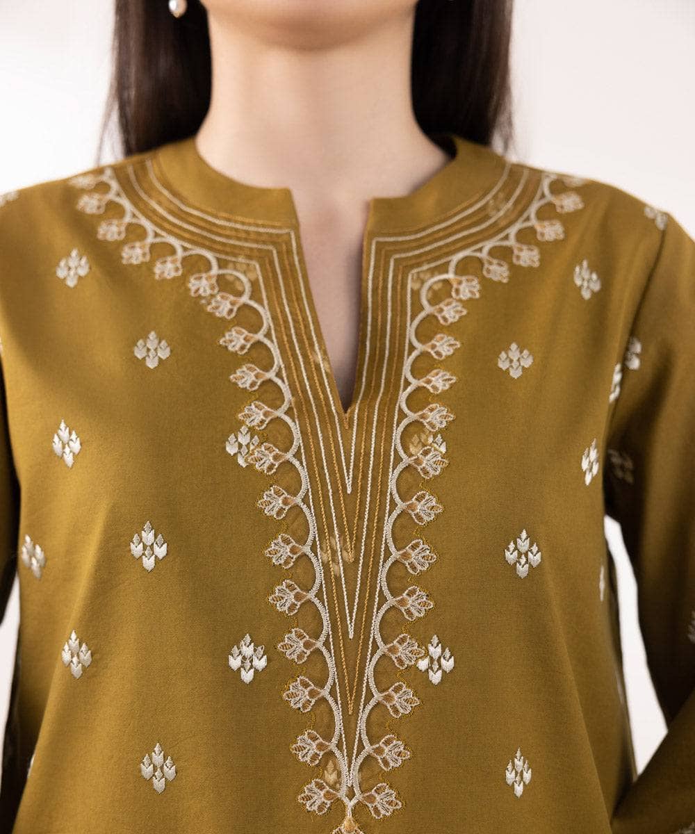 img_sapphire_intermix_awwal_boutique