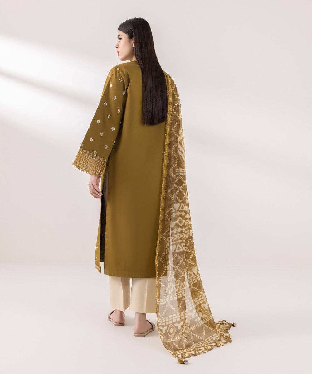 img_sapphire_intermix_awwal_boutique