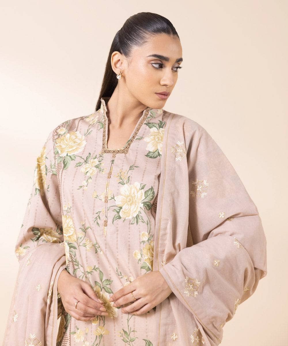 img_sapphire_intermix_awwal_boutique