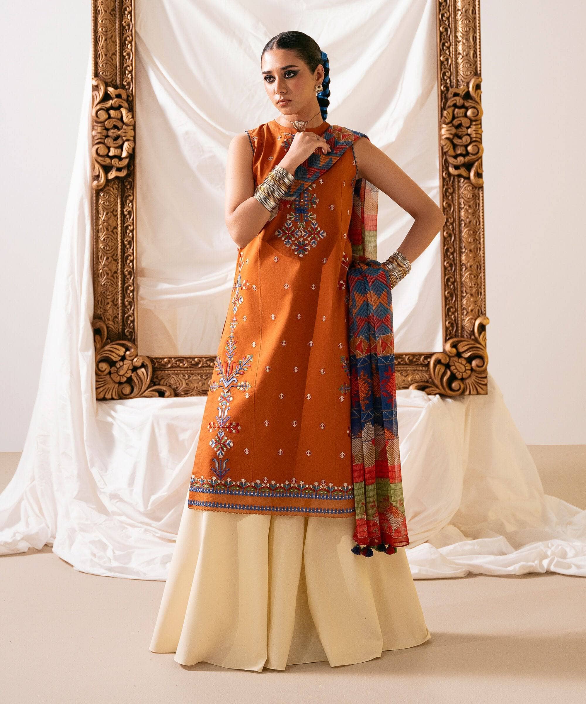 img_sapphire_intermix_awwal_boutique