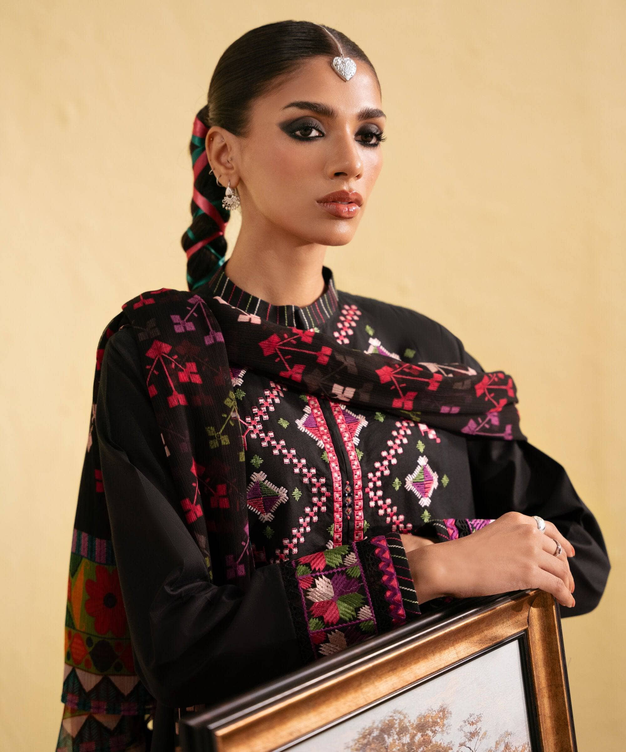 img_sapphire_intermix_awwal_boutique