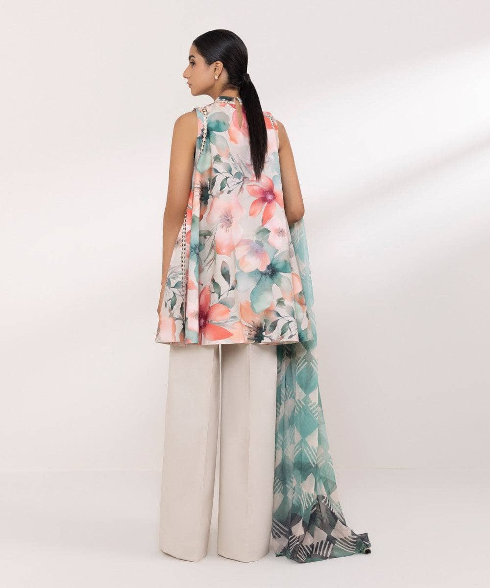 img_sapphire_intermix_awwal_boutique