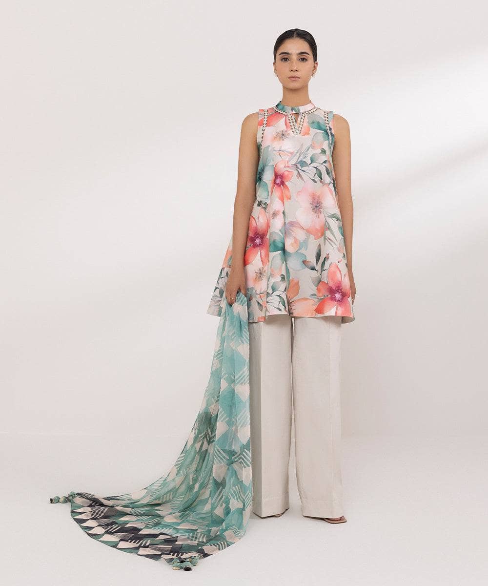 img_sapphire_intermix_awwal_boutique