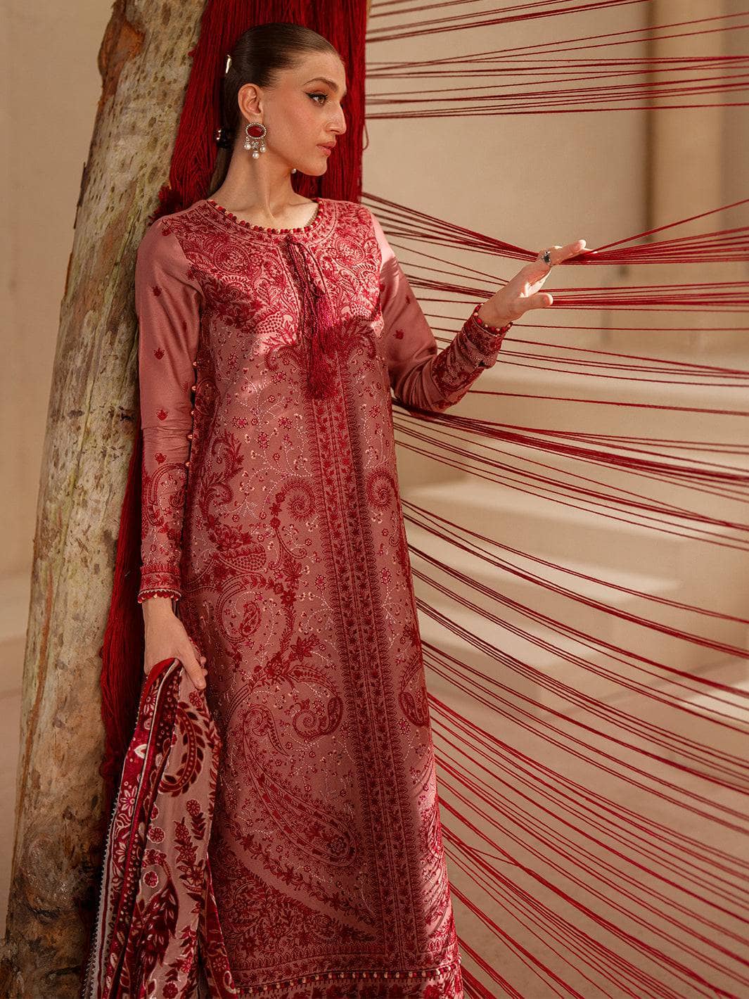 img_bin_ilyas_saqqara_velvet_palachi_shawl_collection