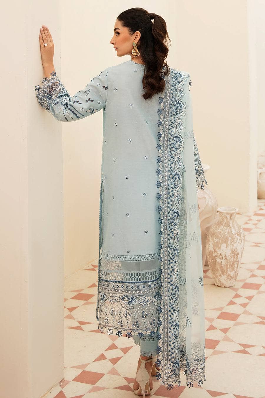 img_afrozeh_chikankari_lawn_23_awwal_boutique