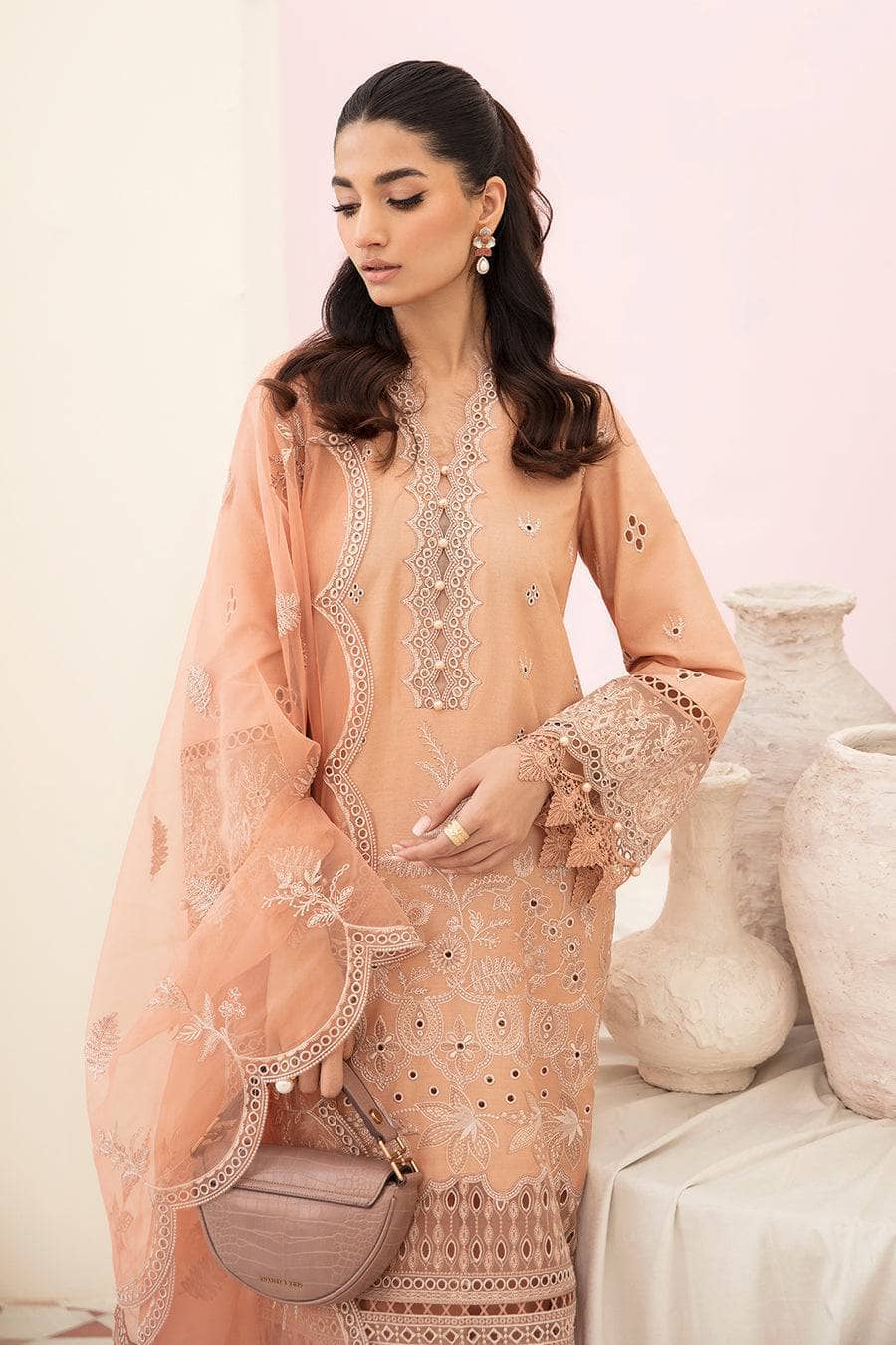 img_afrozeh_chikankari_lawn_23_awwal_boutique