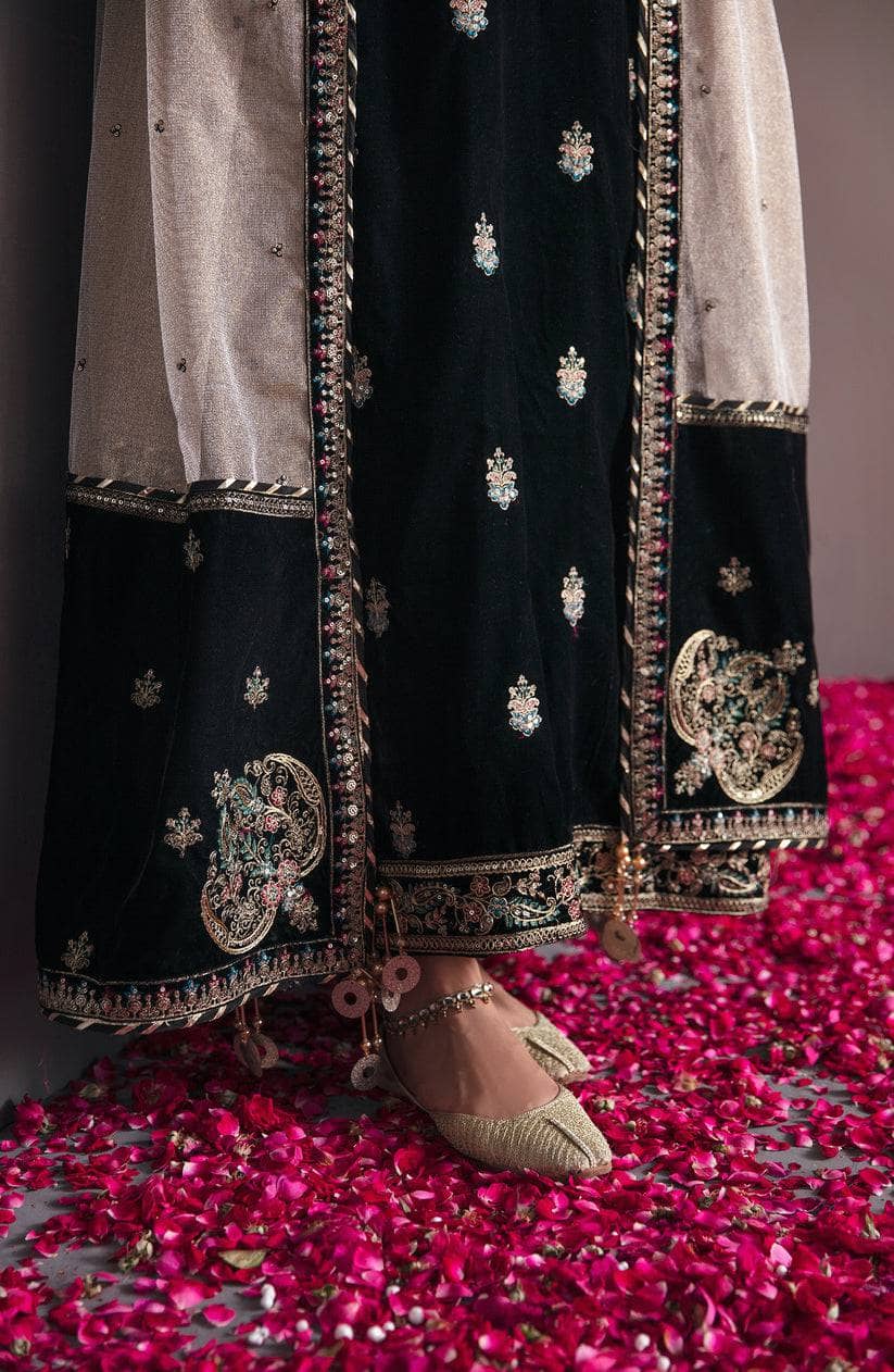 ing_emaan_adeel_velvet_awwal_boutique