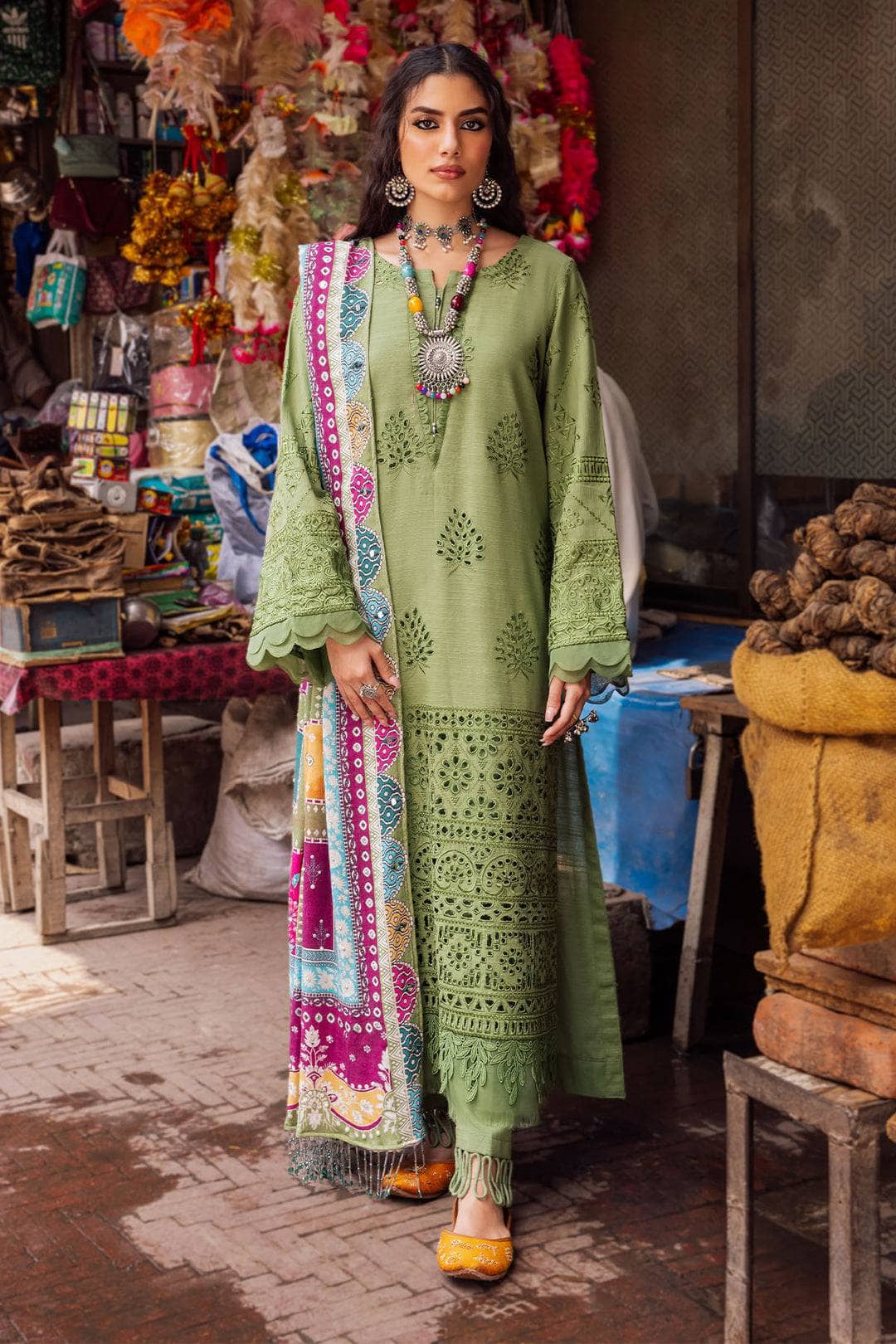 img_nureh_bazaar_chikankari_khaddar_awwal_boutique