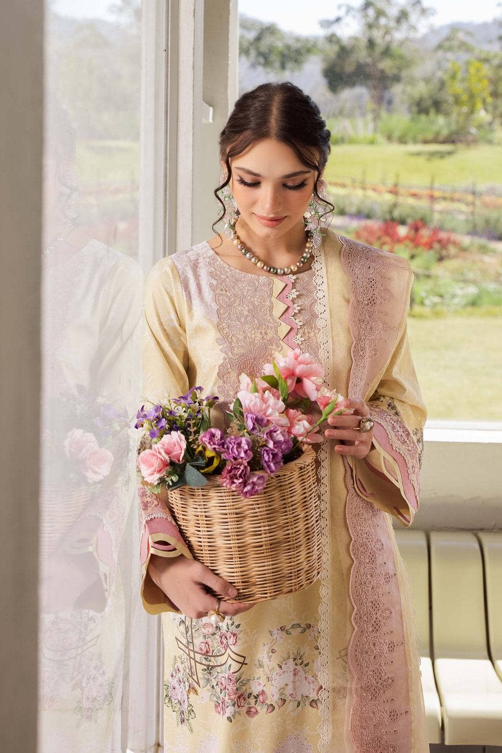 img_jade_needle_wonder_awwal_boutique