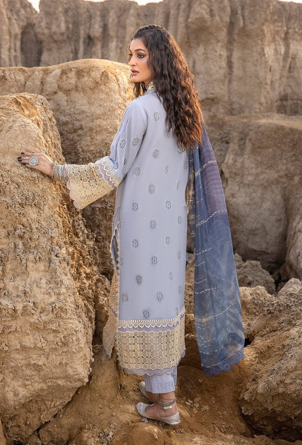 img_adans_libas_lawn_by_hafzah_zia_awwal_boutique