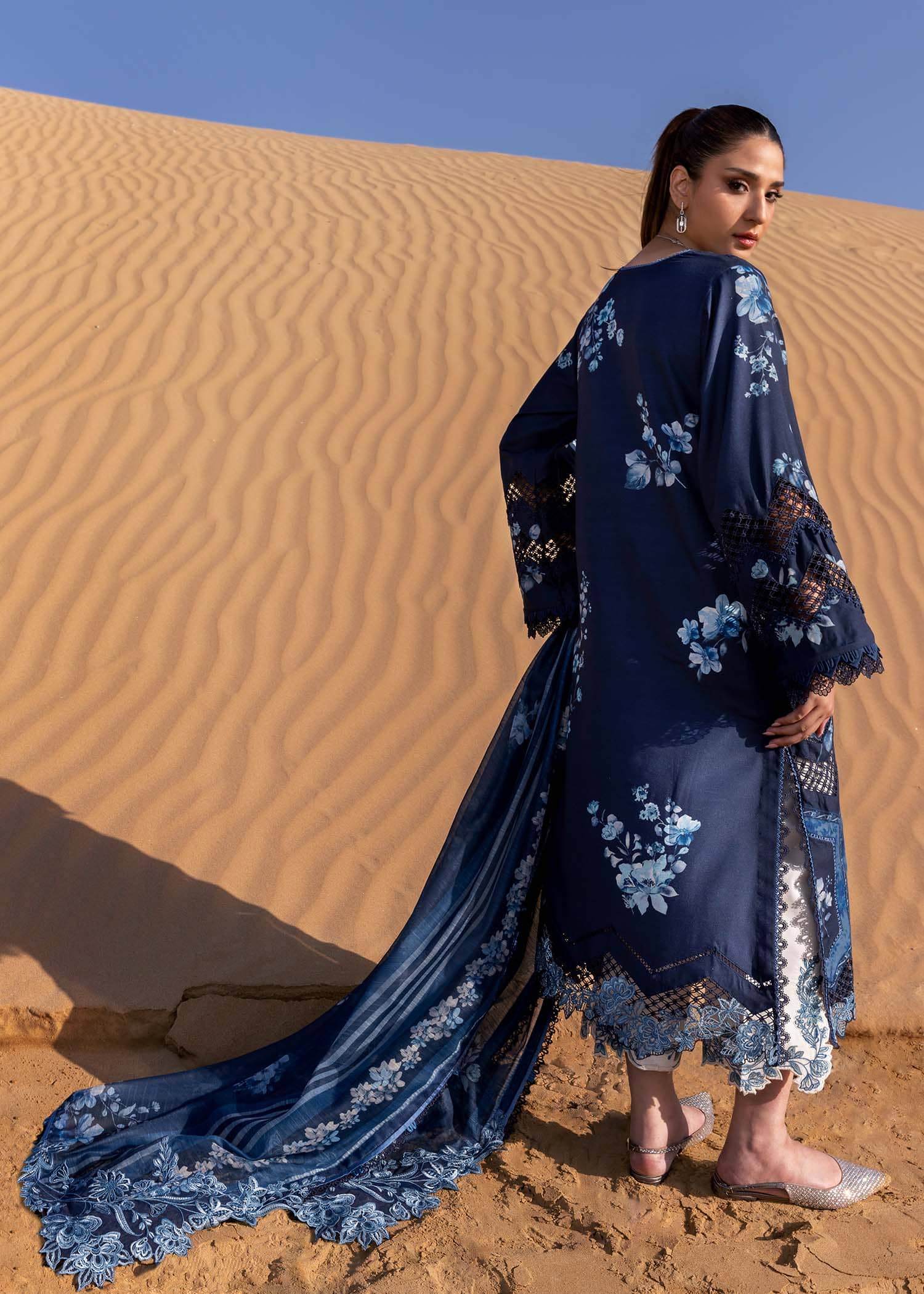 img_crimson_lawn_awwal_boutique