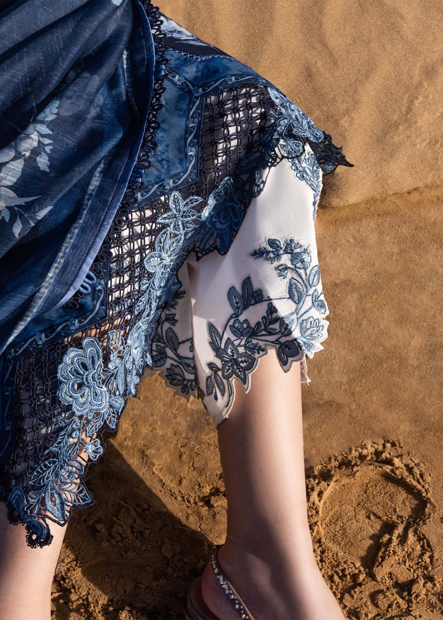 img_crimson_lawn_awwal_boutique