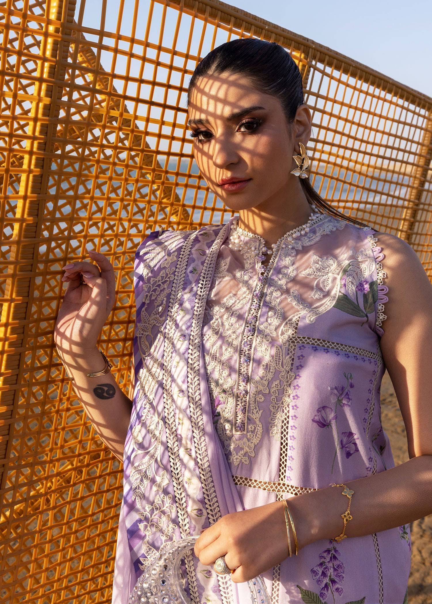 img_crimson_lawn_awwal_boutique