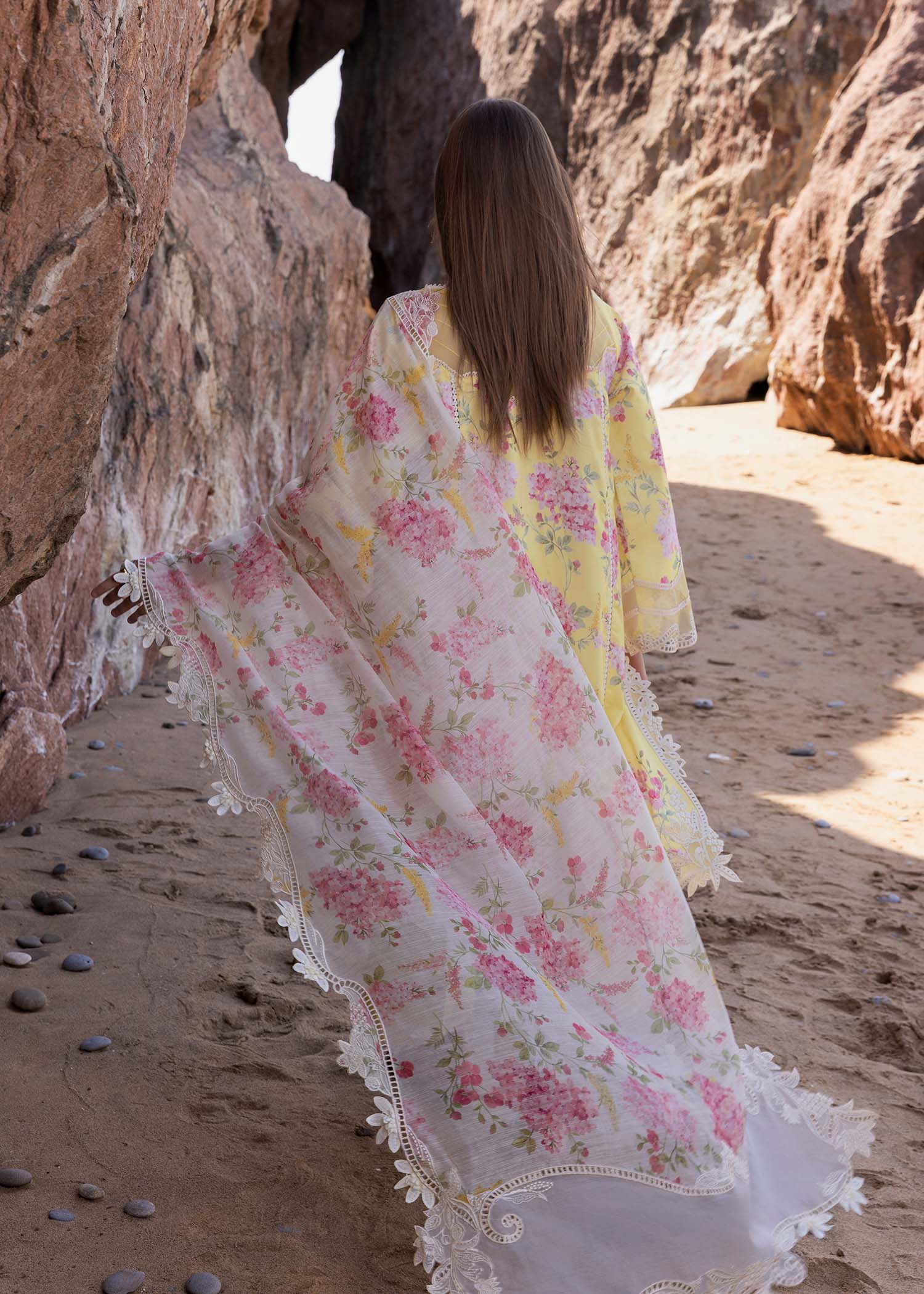 img_crimson_lawn_awwal_boutique