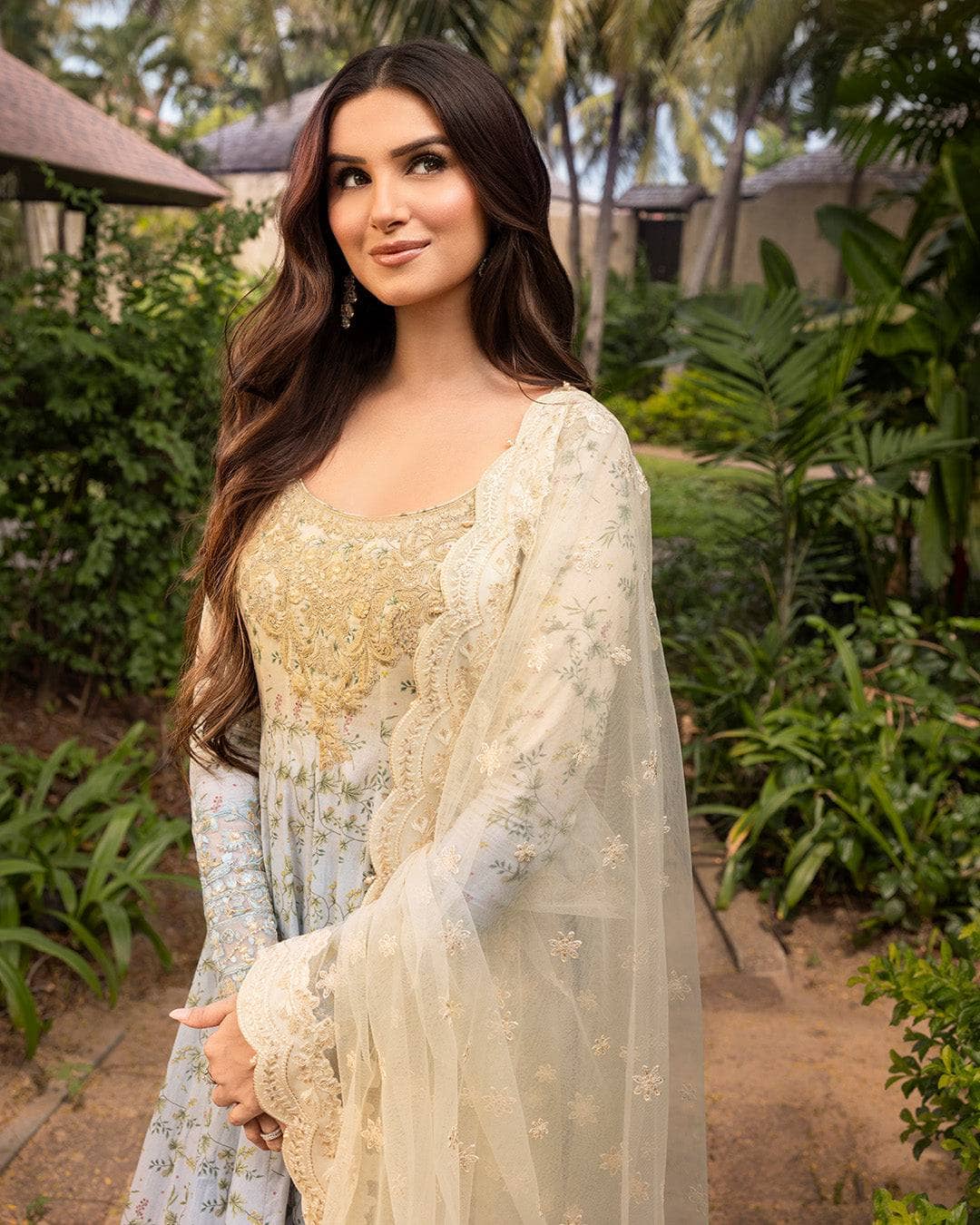 img_faiza_saqlain_lawn_tara_sutaria_awwal_boutique