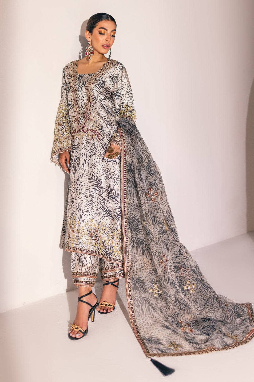 img_nureh_silk_awwal_boutique