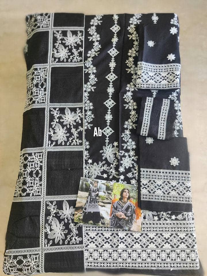 img_image_lawnkari_lawn_awwal_boutique