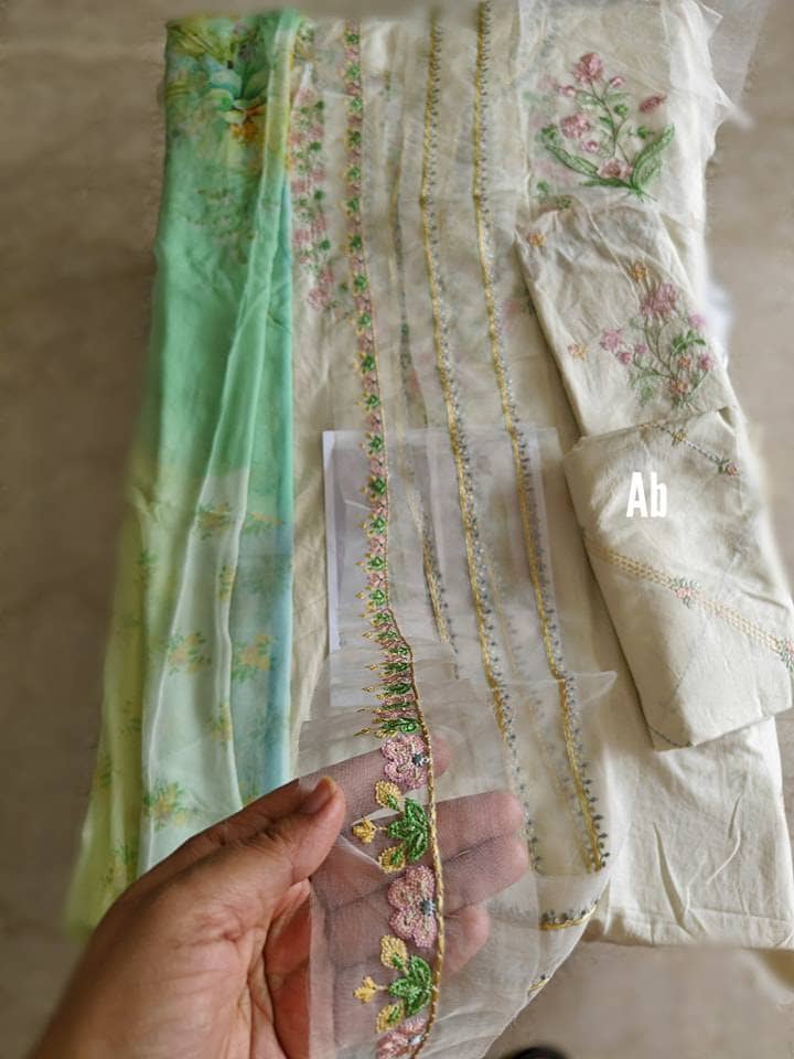 img_coco_by_zara_shahjahan_lawn_23_awwal_boutique