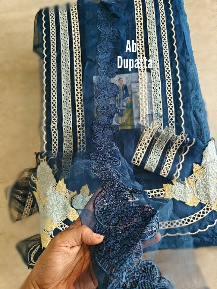 img_crimson_lawn_saira_shakira-awwal_boutique