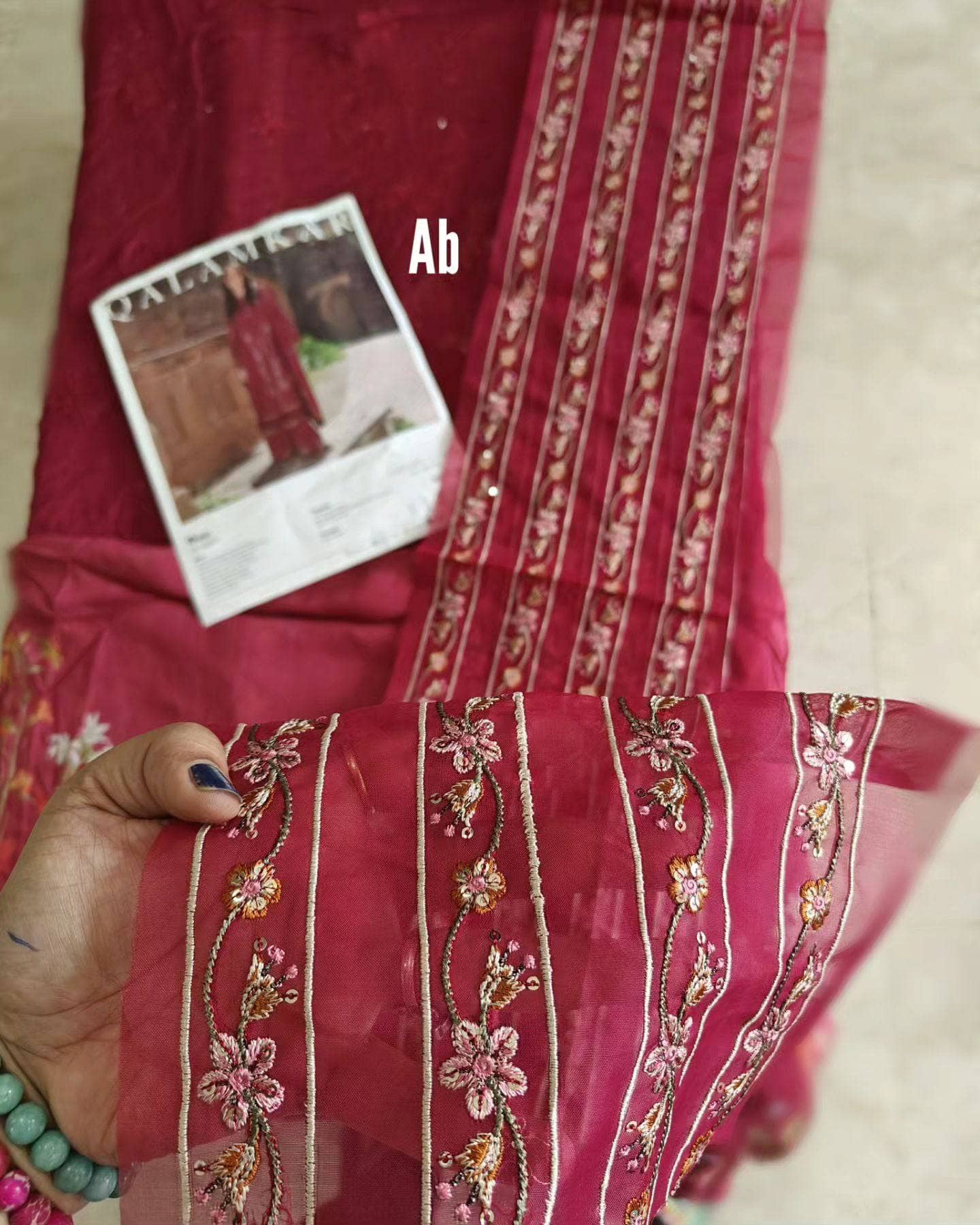 img_qalamkar_luxury_lawn_23_awwal_boutique