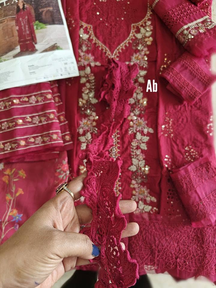 img_qalamkar_luxury_lawn_23_awwal_boutique