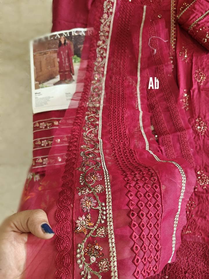 img_qalamkar_luxury_lawn_23_awwal_boutique