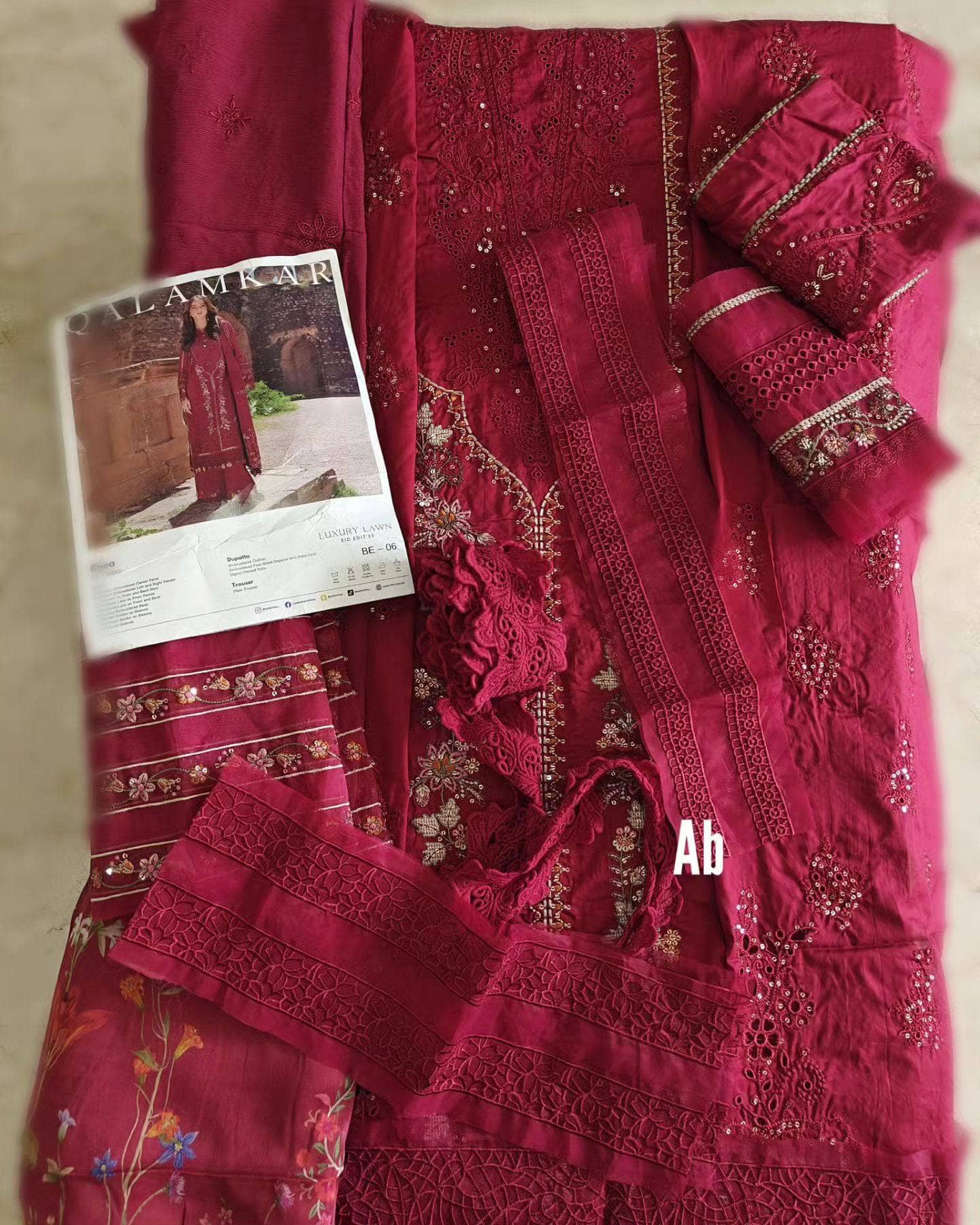 img_qalamkar_luxury_lawn_23_awwal_boutique