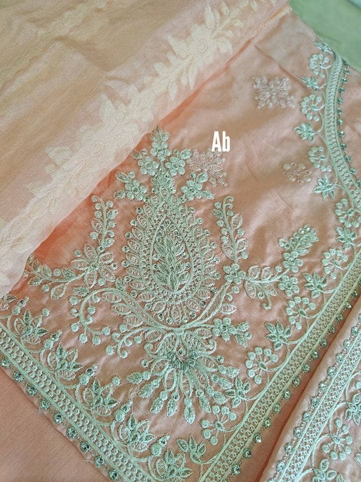 img_maria_b_lawn_23_awwal_boutique