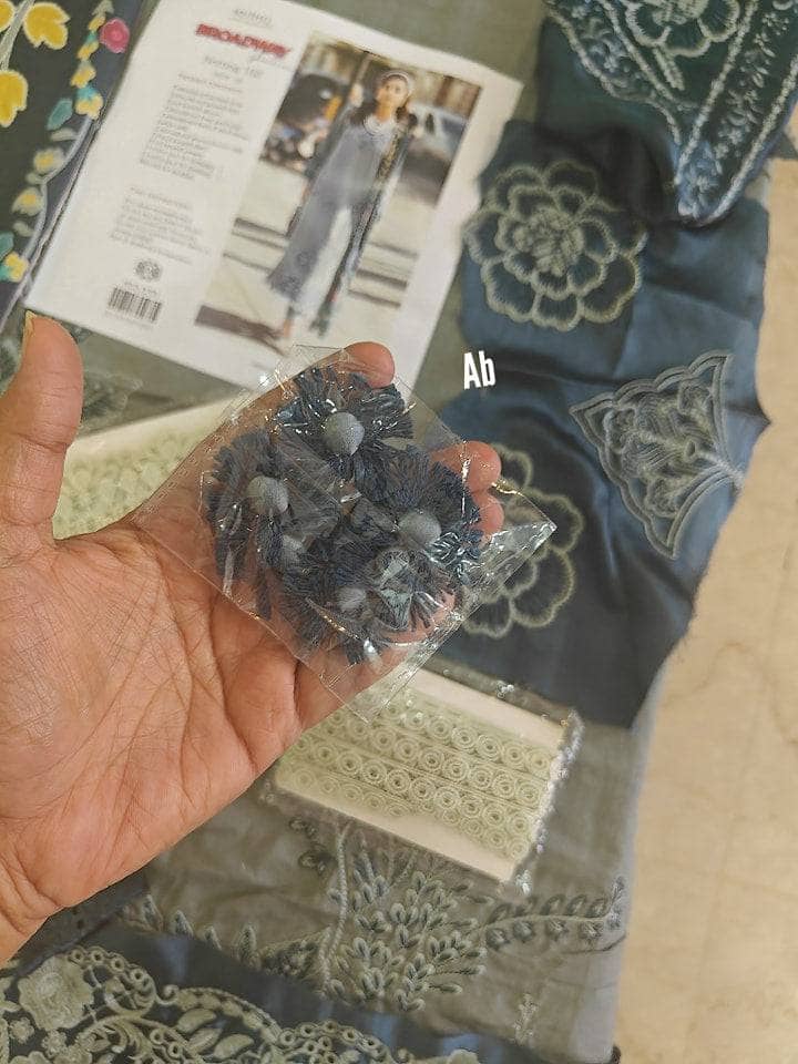 img_mushq_broadway_awwal_boutique