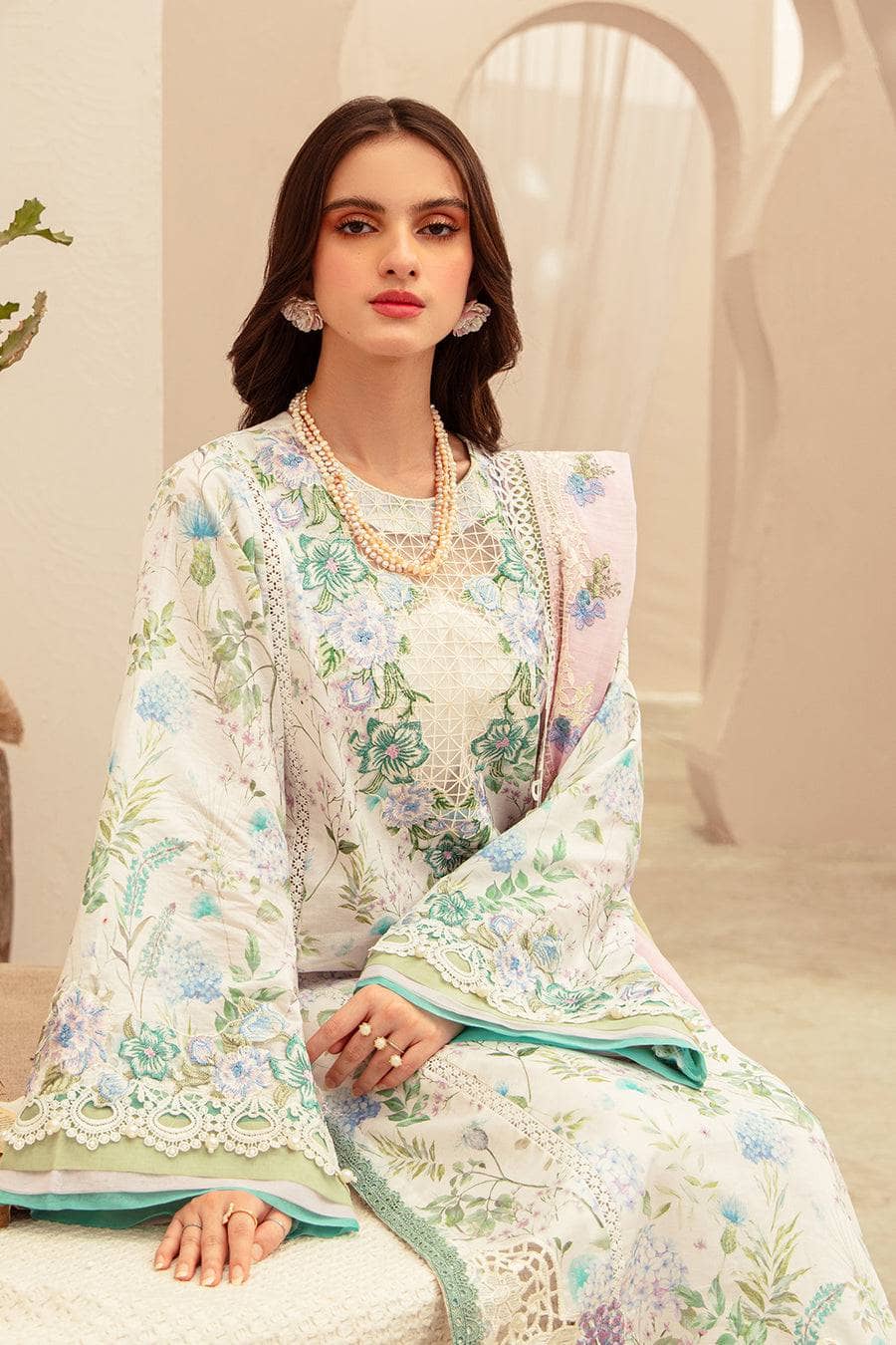 img_alif_by_ajr_couture_lawn_24_awwal_boutique