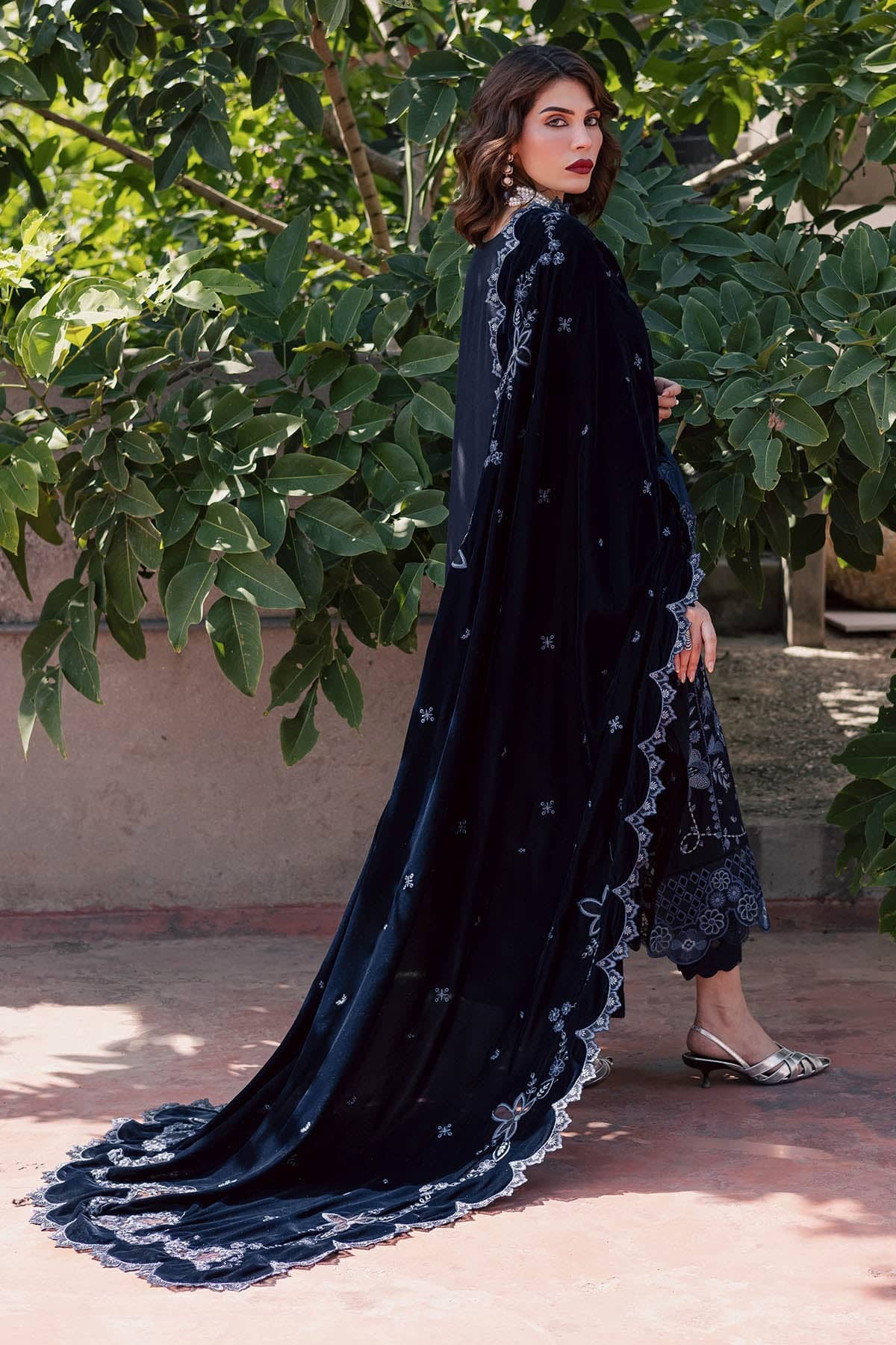 Nureh Exclusive Luxury Formals/Velvet Embroideried Shawl/NE 180