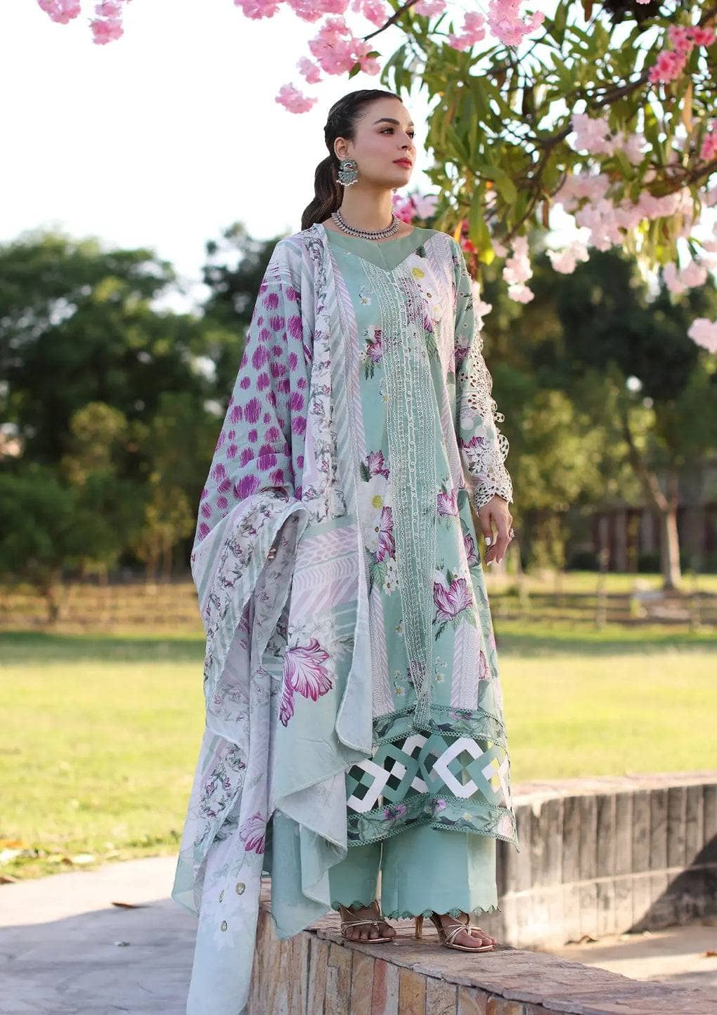 img_elaf_chikankari_awwal_boutique