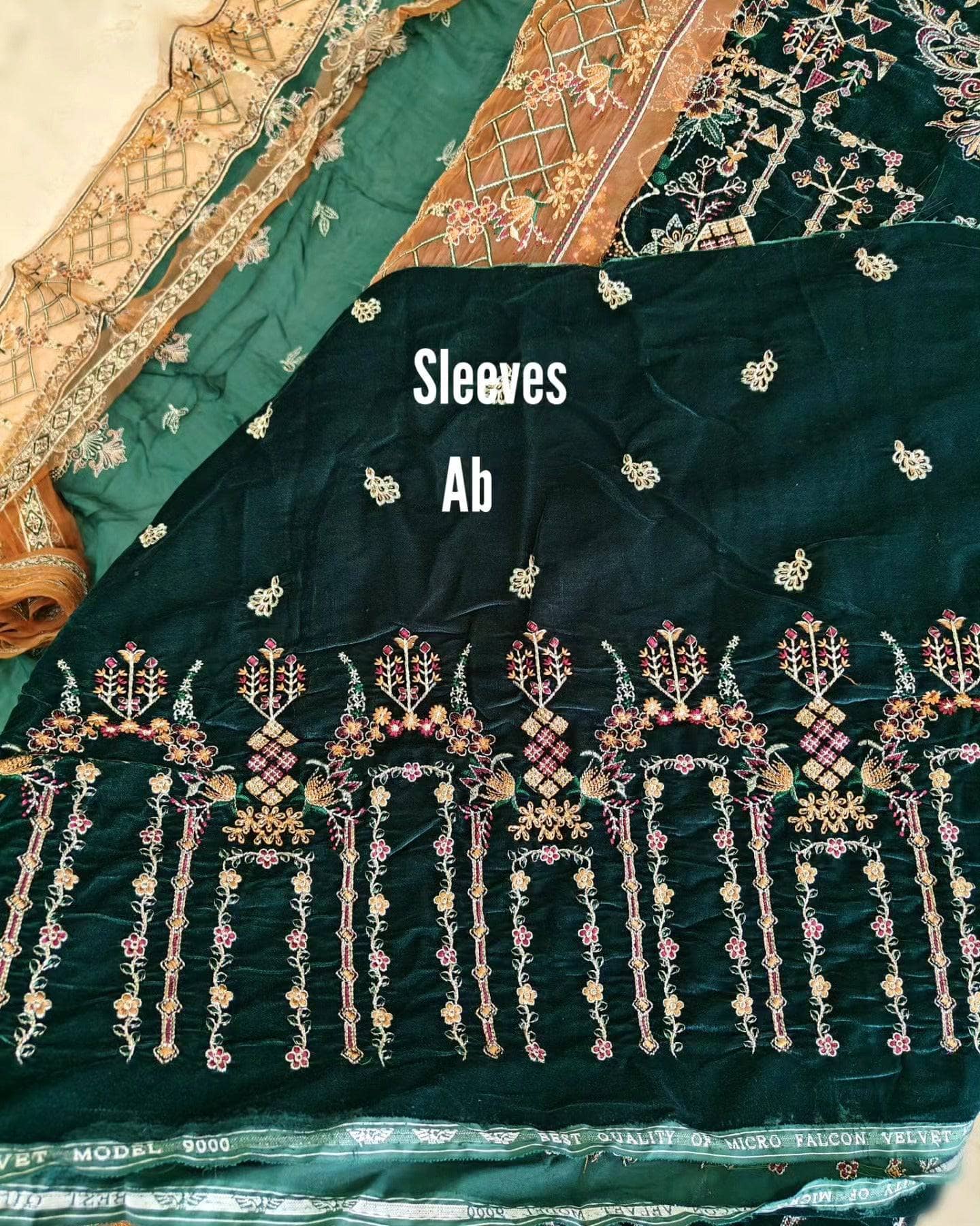 img_open_pic_ramsha_velvet_awwal_boutique