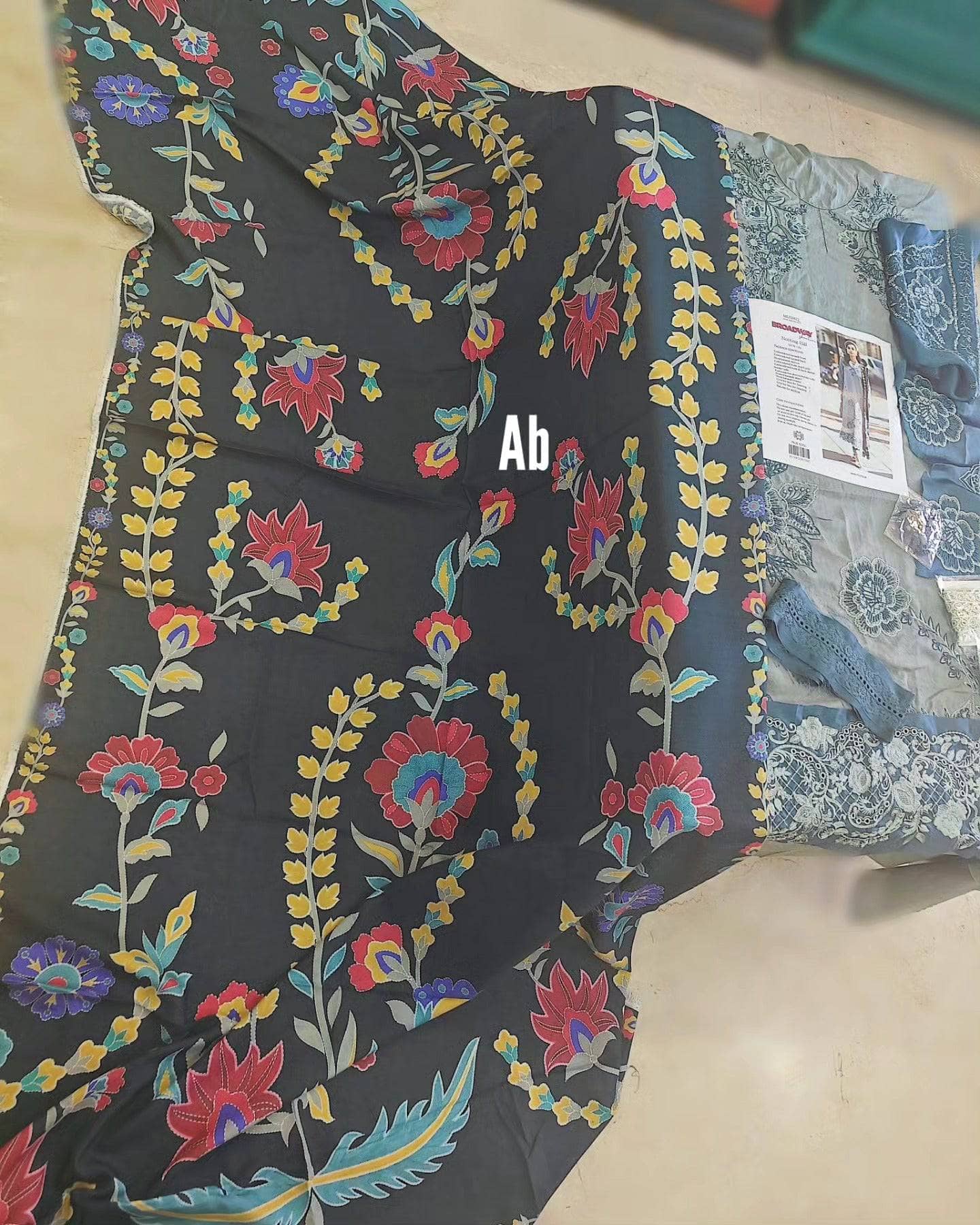 img_mushq_broadway_awwal_boutique