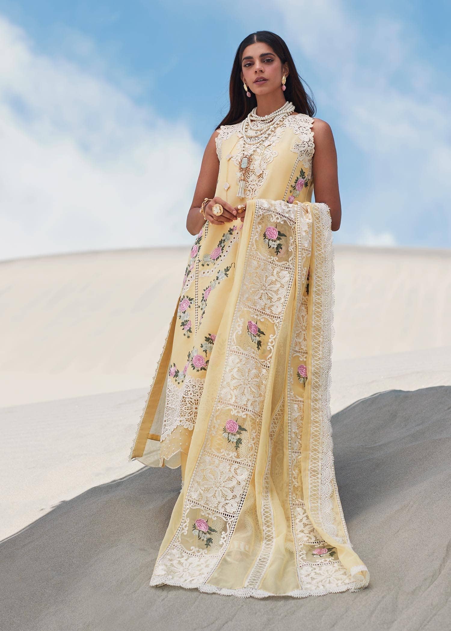 img_crimson_lawn_23_awwal_boutique