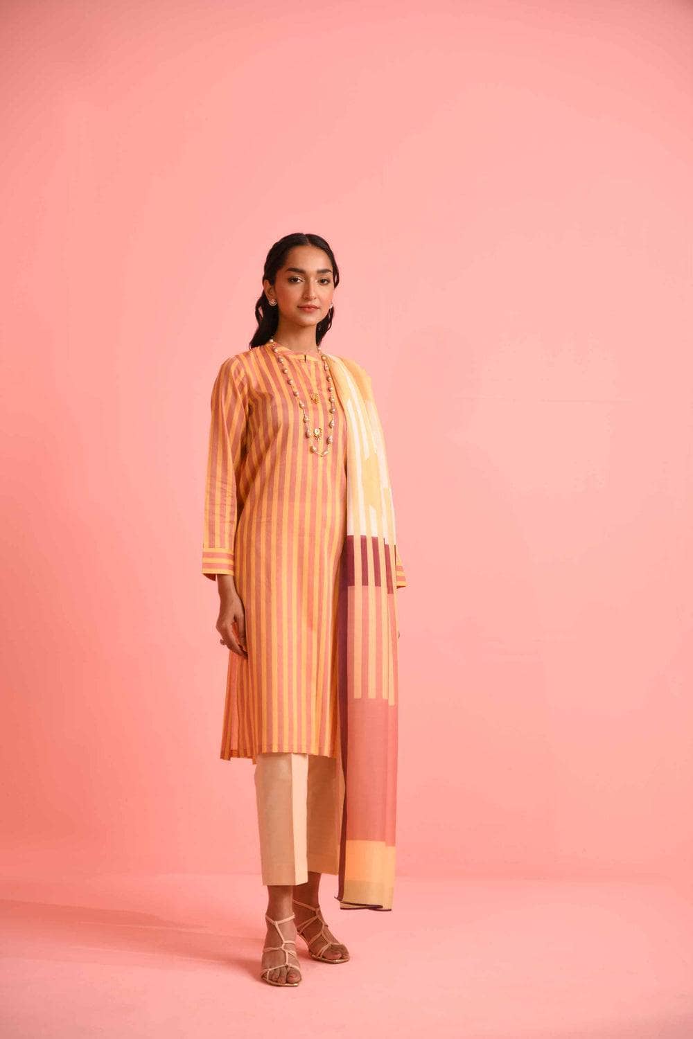 img_nishat_lawn_23_awwal_boutique