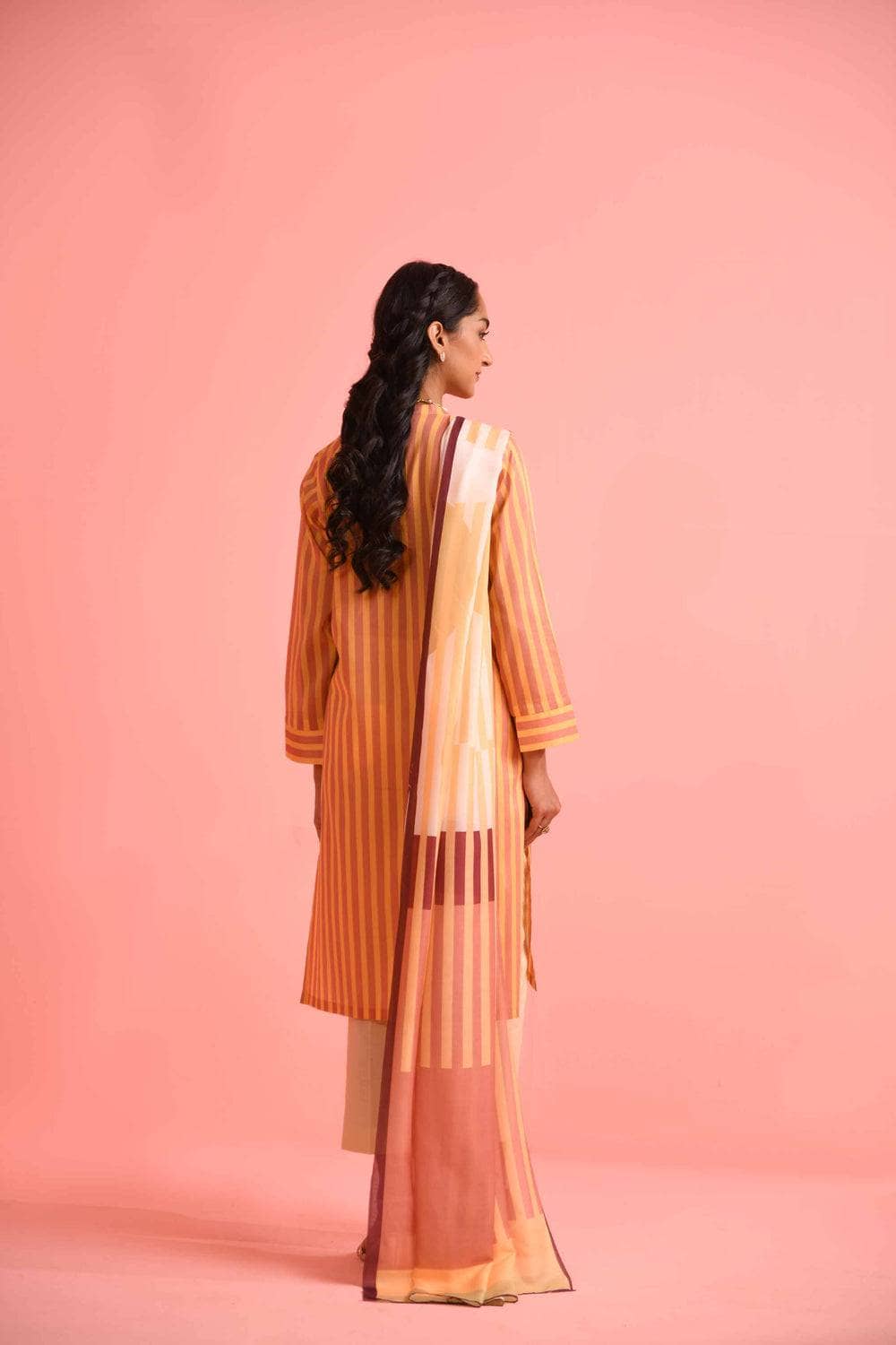 img_nishat_lawn_23_awwal_boutique