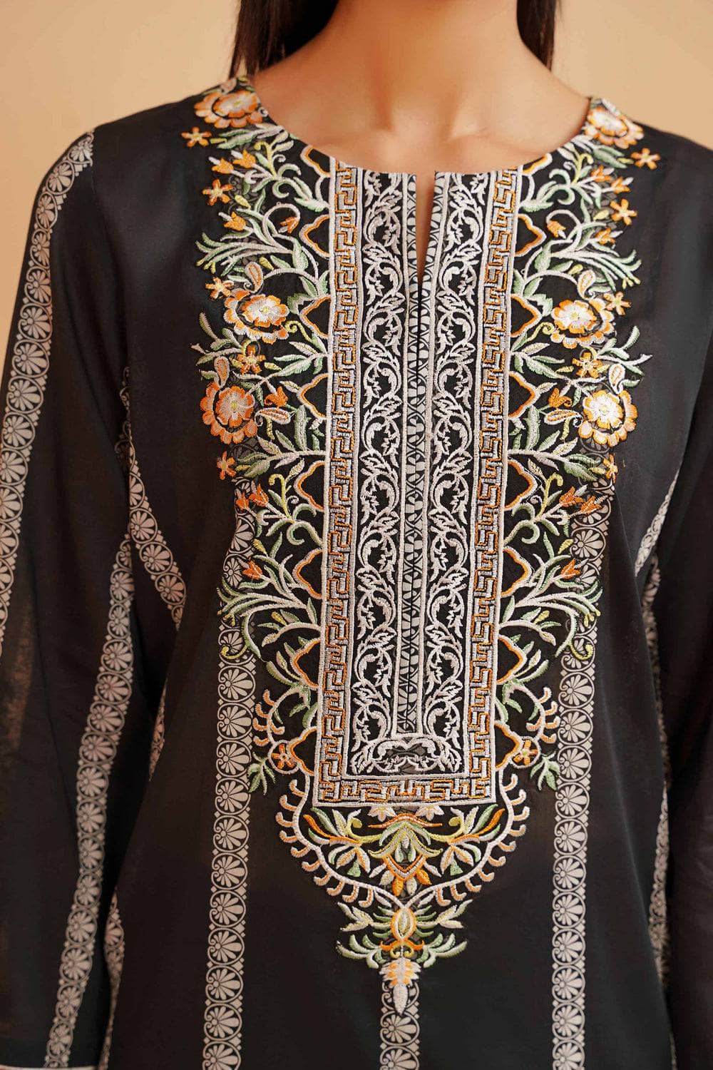 img_nishat_lawn_23_awwal_boutique