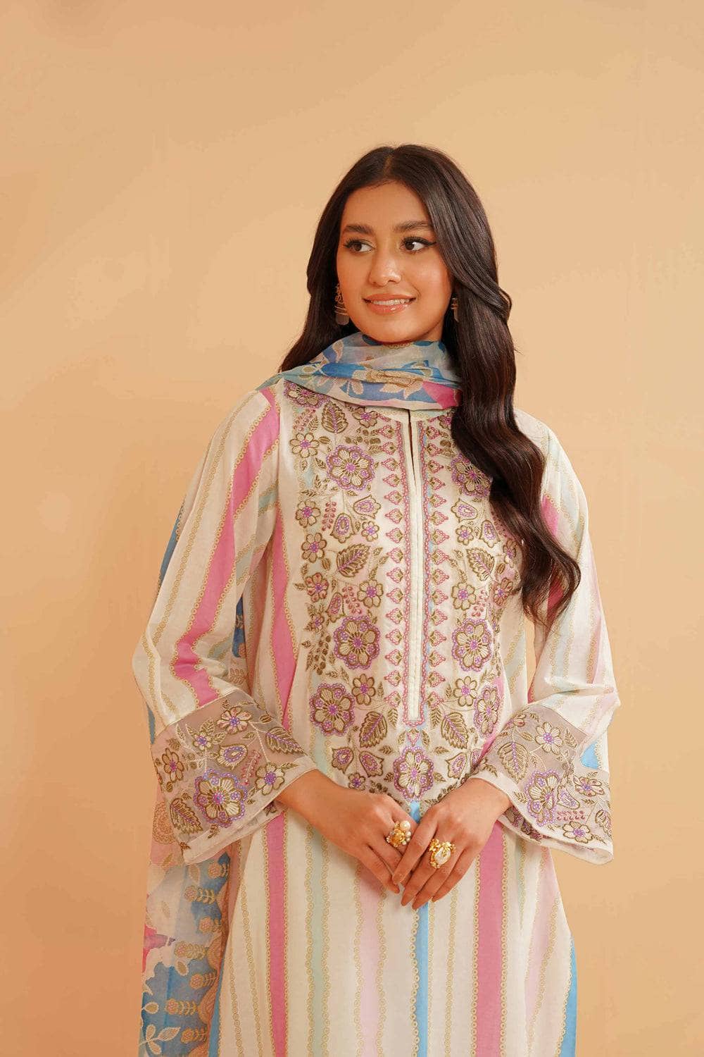 img_nishat_lawn_23_awwal_boutique