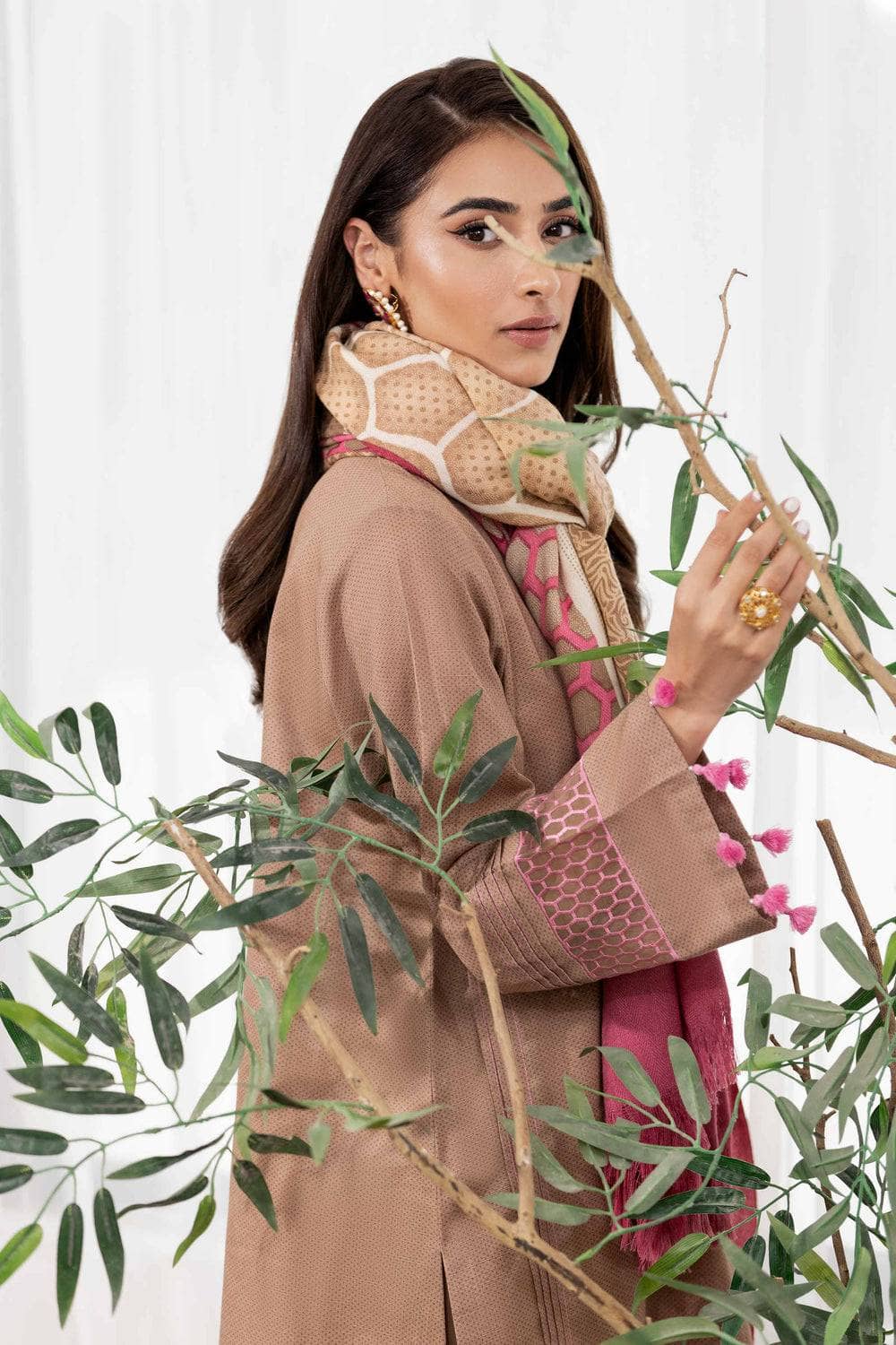 img_nishat_winter_23_awwal_boutique