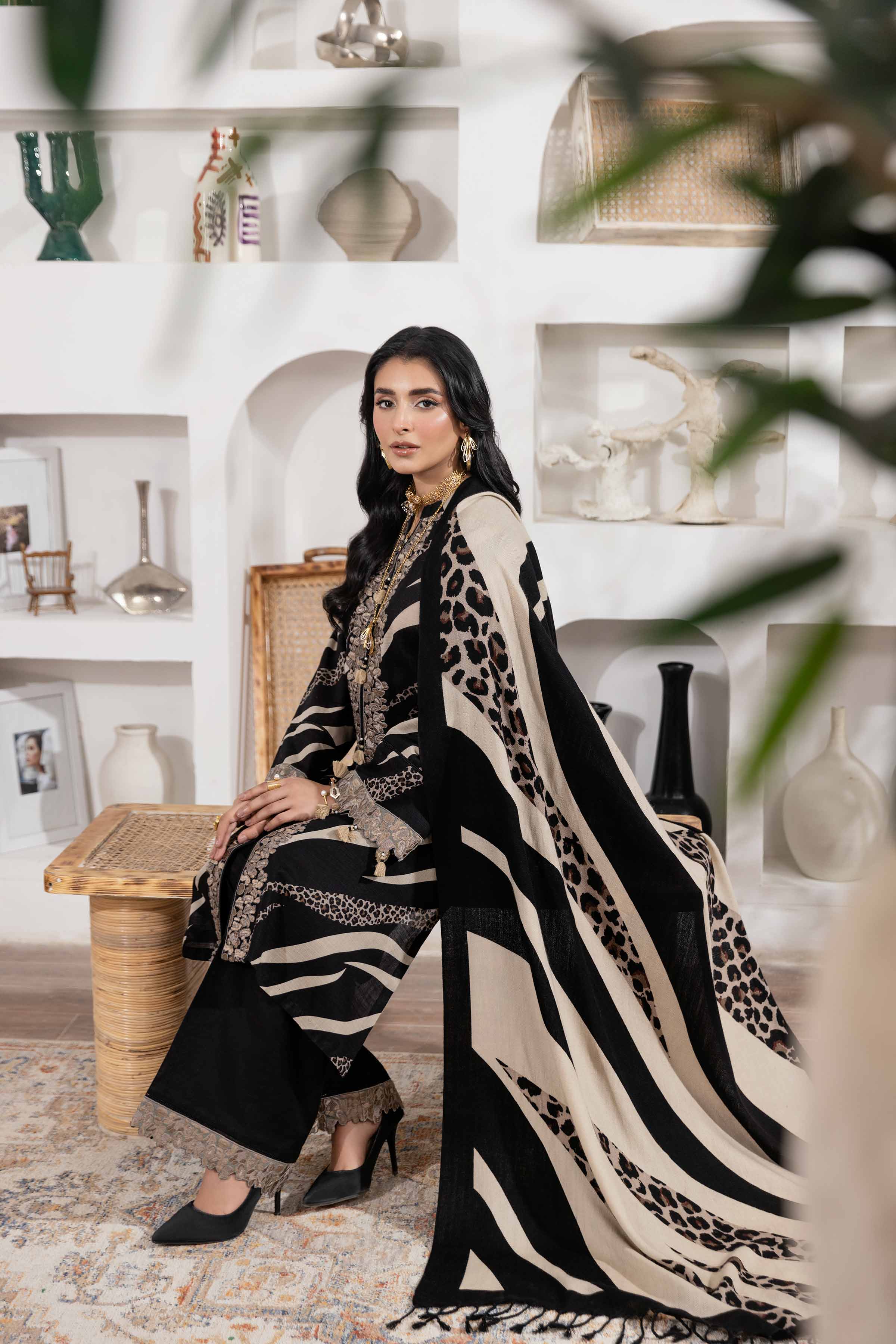 img_nishat_winter_23_awwal_boutique