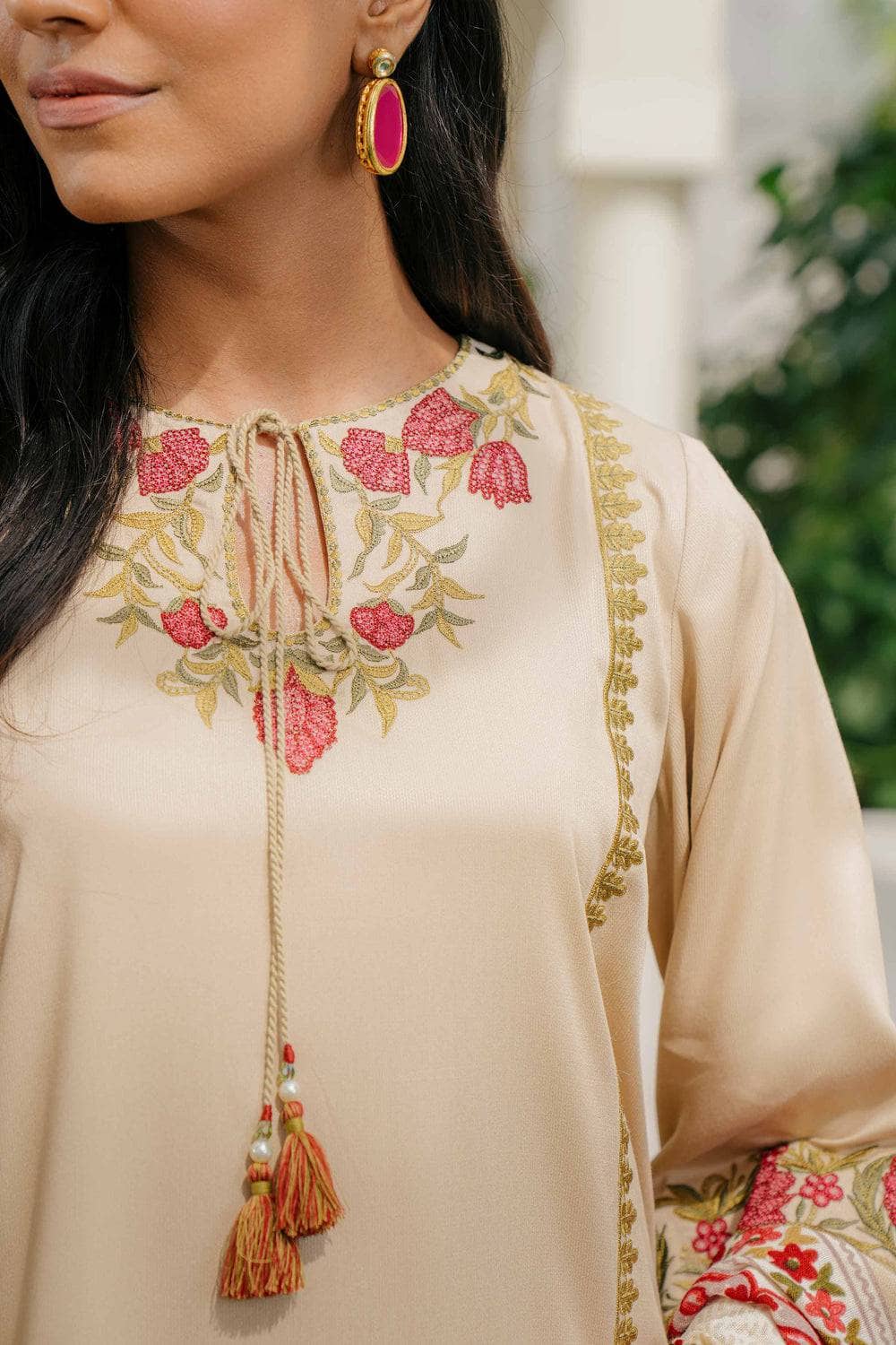 img_nishat_winter_23_awwal_boutique