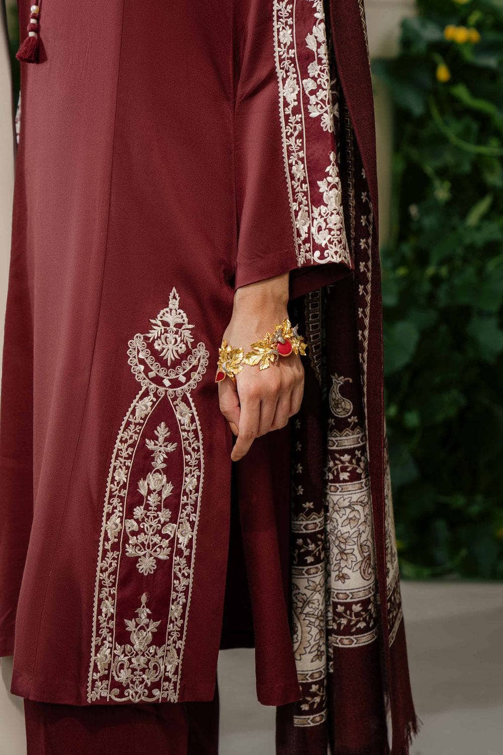 img_nishat_winter_23_awwal_boutique